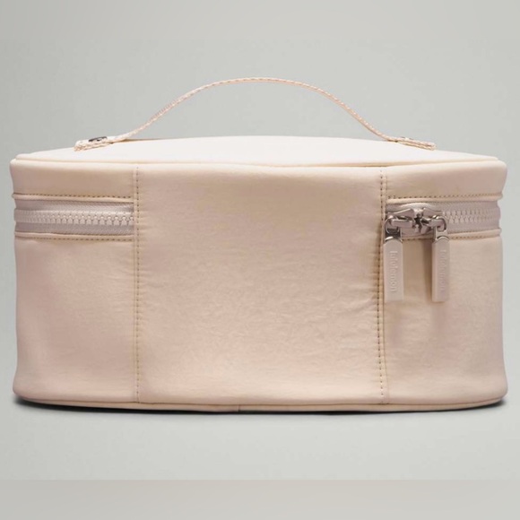 Lululemon Oval Top Access Kit Vol 3.5 L in White Opal - Picture 5 of 14